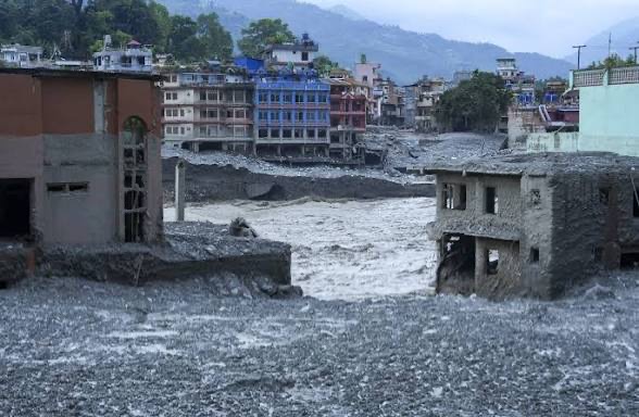 এক দিনে কলকাতায় প্রায় ৮০ মিলিমিটার বৃষ্টি, সতর্কতা দক্ষিণবঙ্গের একাধিক জেলায়