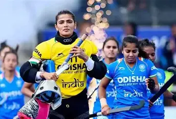 বন্দনার সীমা পেরিয়ে সবিতা: ৩২১ ম্যাচের রেকর্ডে ফিরে এল না-থামার গল্প